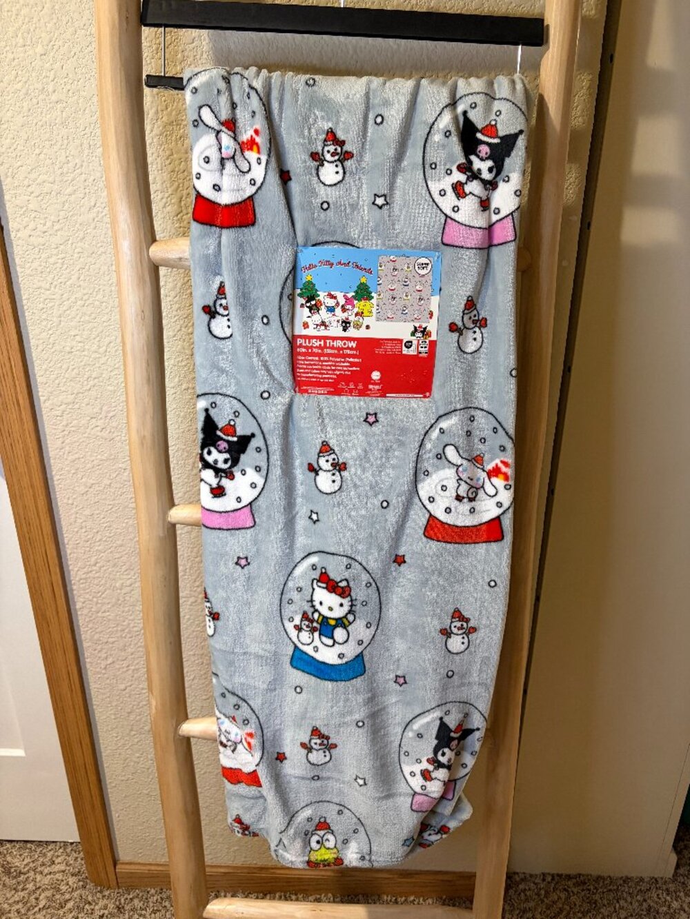 Hello Kitty Friends Christmas Snow Globe Plush Throw Blanket 60x70 NWT